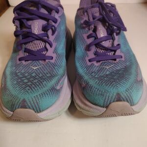Women's size 7.5 Hoka Clifton 9